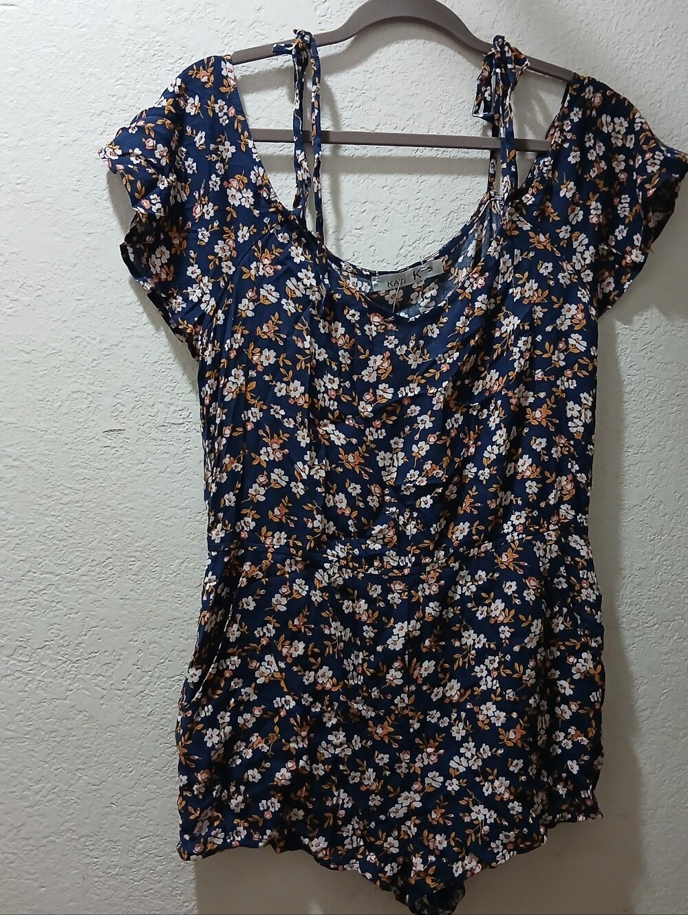 Kati K Nowt M Tie-Shoulder Floral Navy Women's Top